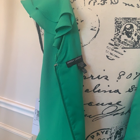 NWT Maggy London 💚 Green Ruffle V-Neck Dress 10 - Picture 4 of 8